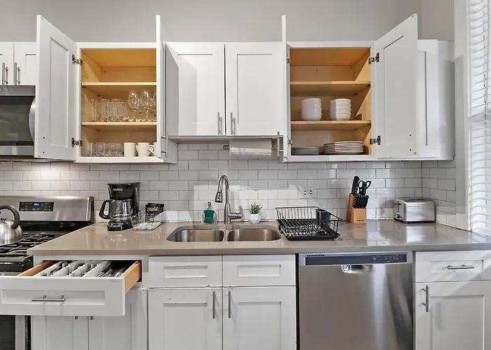 Modern & Spacious 3br With In-unit Laundry - Bstone 2 *
