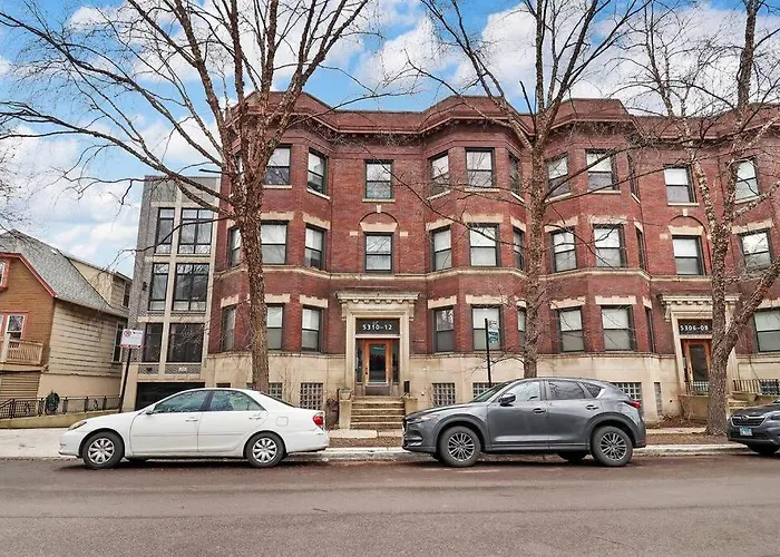 Modern & Spacious 3br With In-unit Laundry - Bstone 2 Chicago